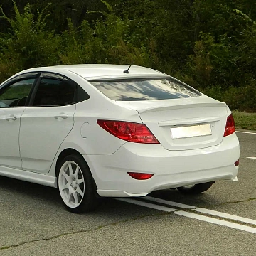 Козырек на стекло HS-3 Hyundai Solaris (2010-2016) + УСТАНОВОЧНЫЙ КОМПЛЕКТ